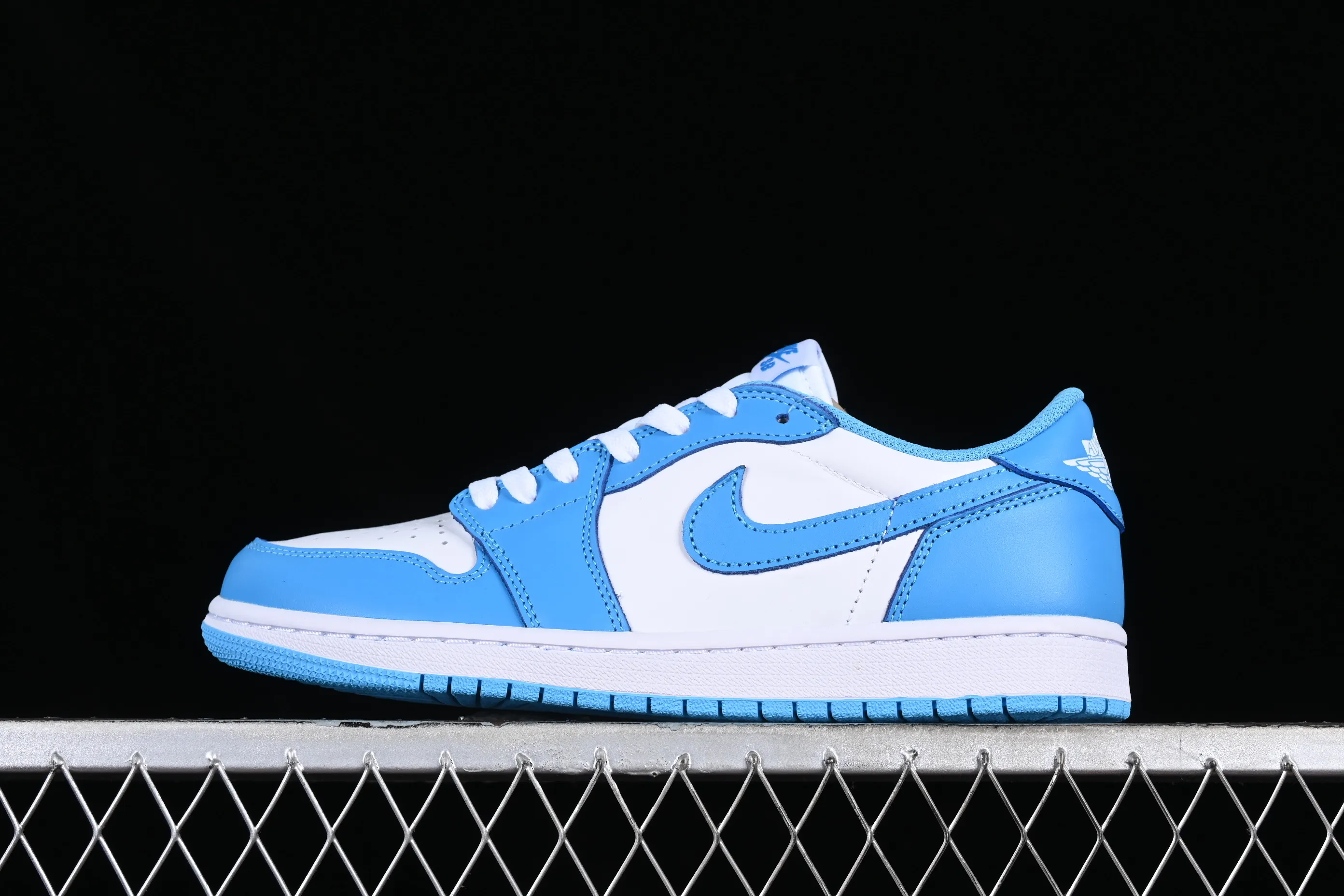 All categories Air Jordan Jordan series basketball shoes Air Jordan 1 Low G version pure original Nk SB x Air Jordan 1 Low AJ1 Joe 1 joint North Carolina blue full head layer low-top basketball shoes CJ7891-401